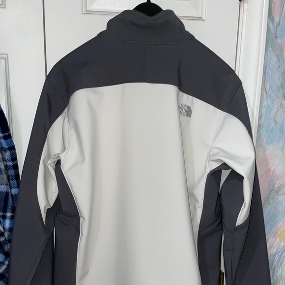 North Face jacket (NEW) - Picture 2 of 3